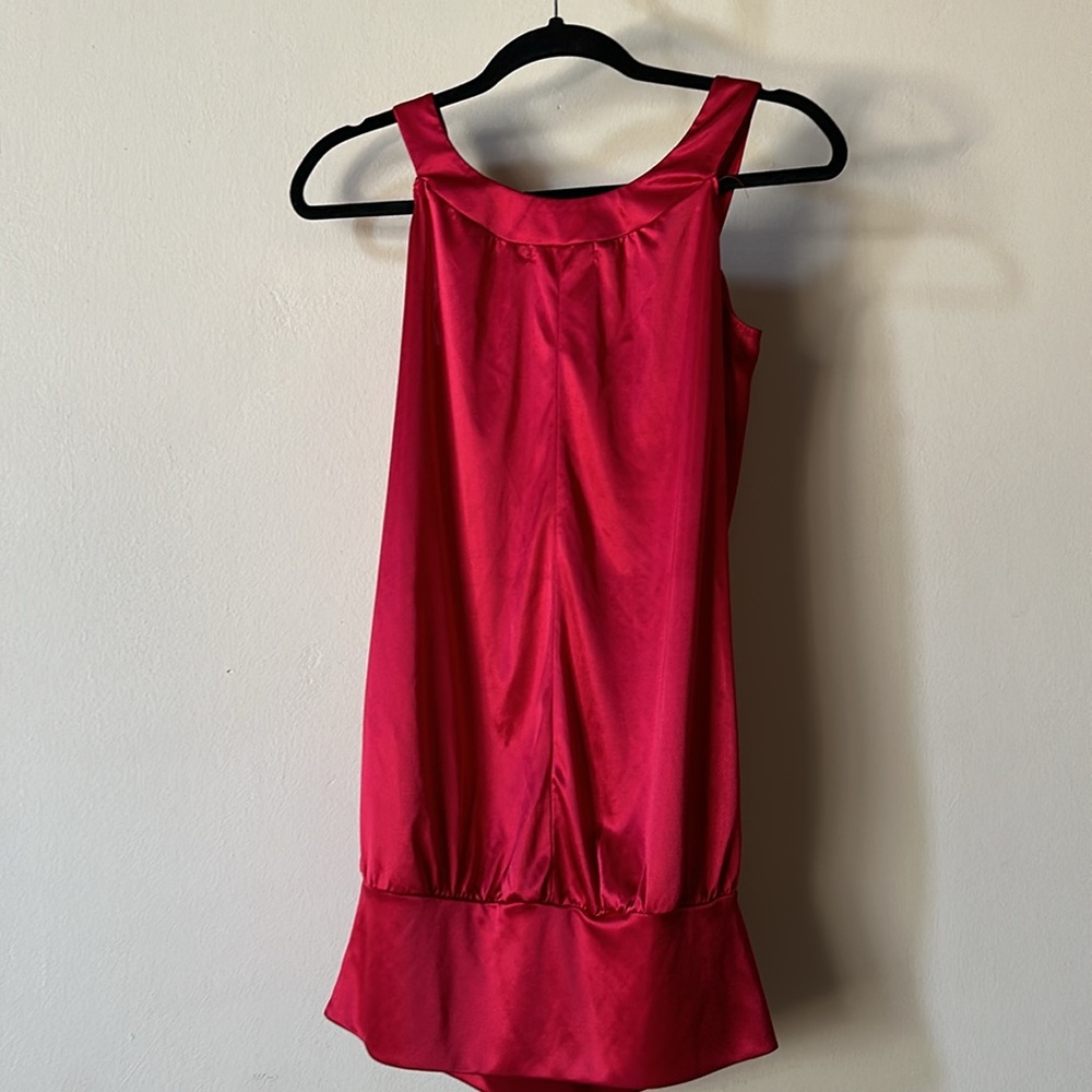 VINTAGE RED SATIN SLEEVELESS TOP - Picture 3 of 3